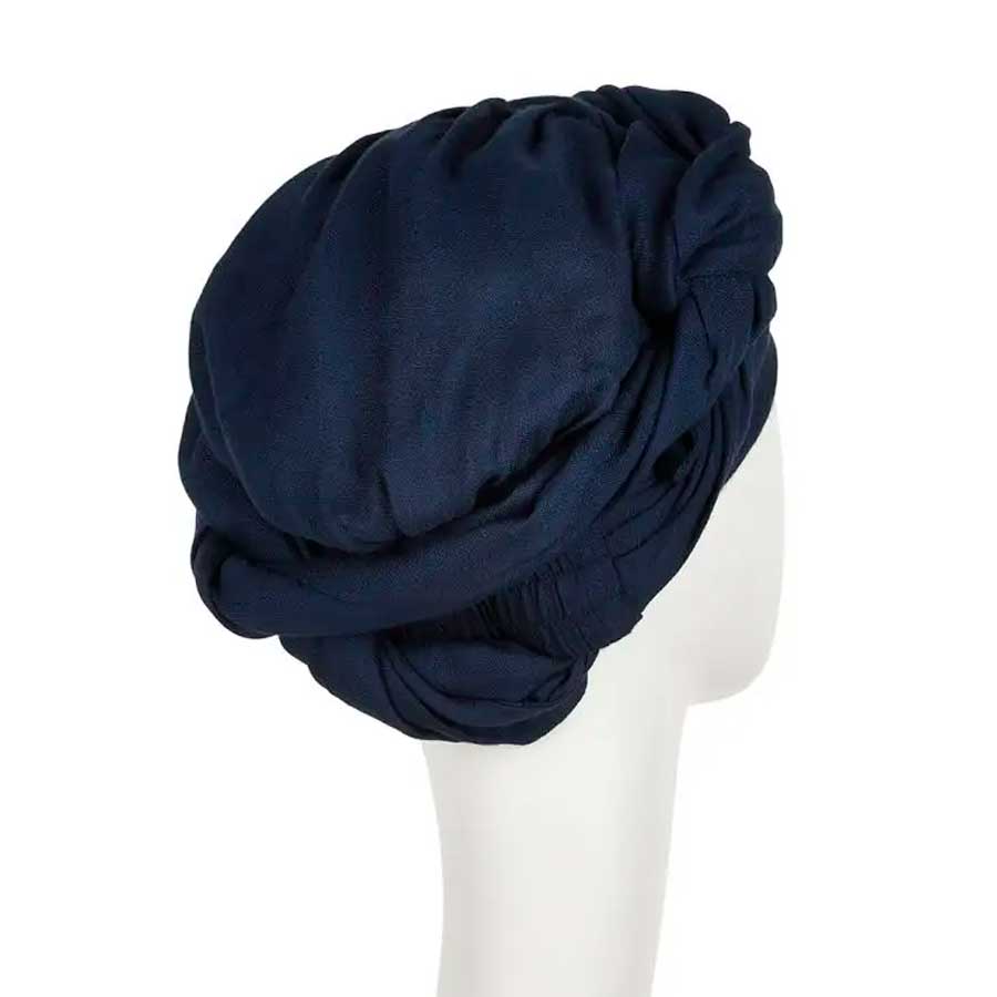 Blå turban med et langt tørklæde til at style den med.