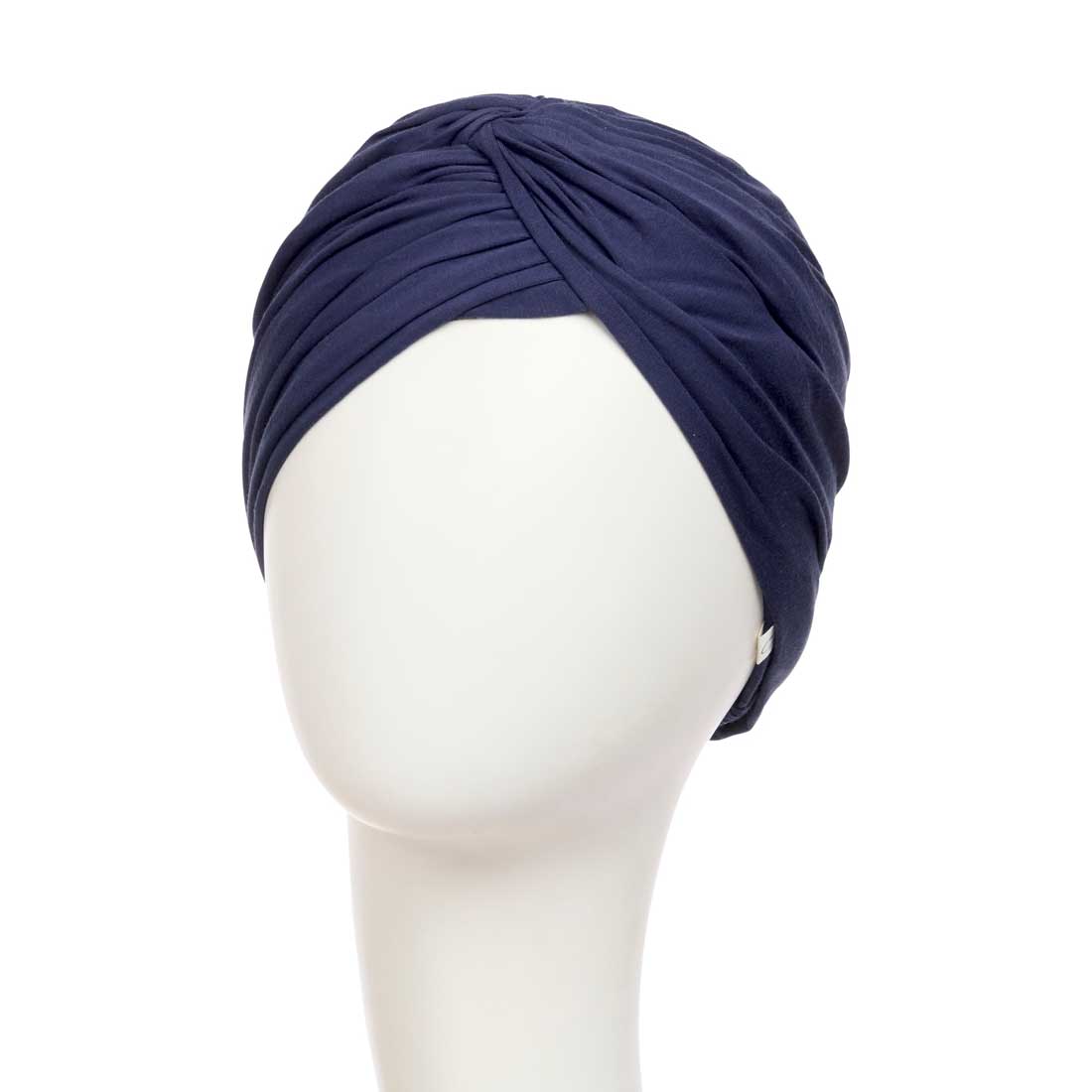 Turban med en fastsyet knude i fronten, der skaber en flot volumen.