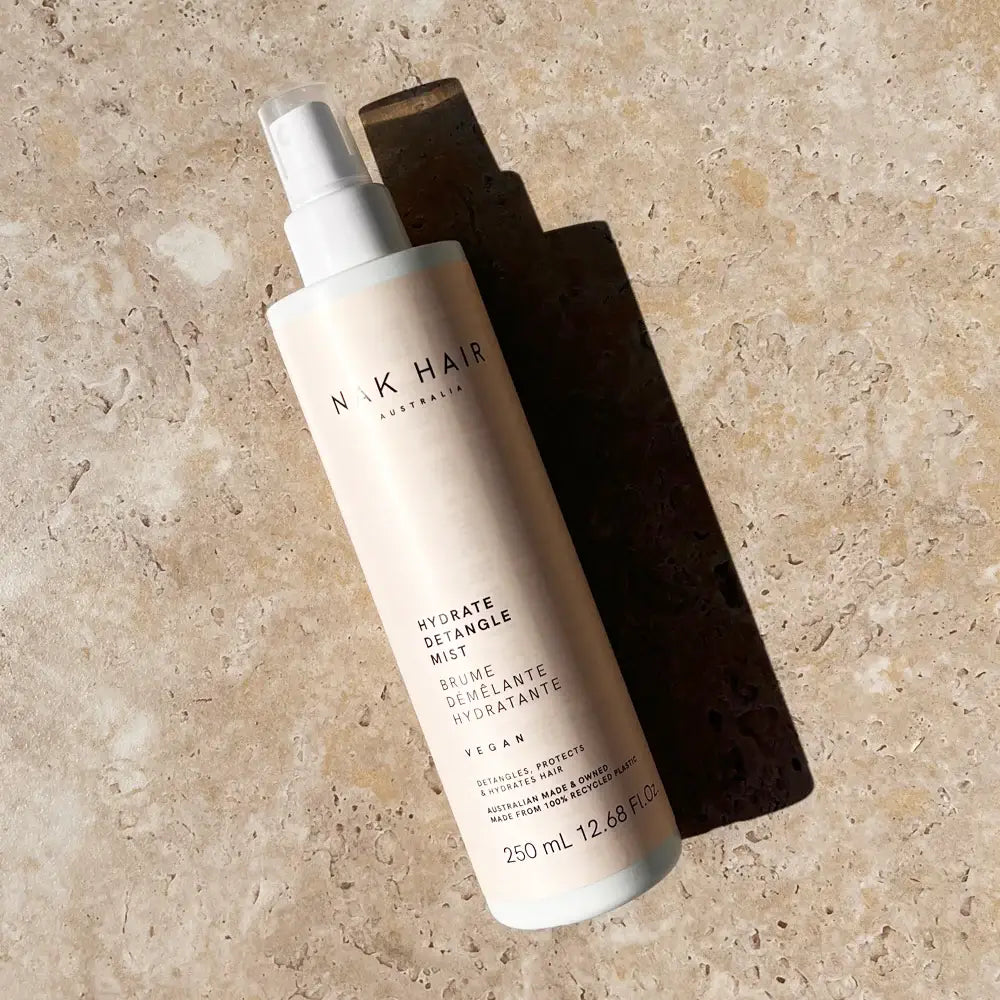 Nak Hair Hydrate Detangle Mist er en fugtgivende leave-in spray