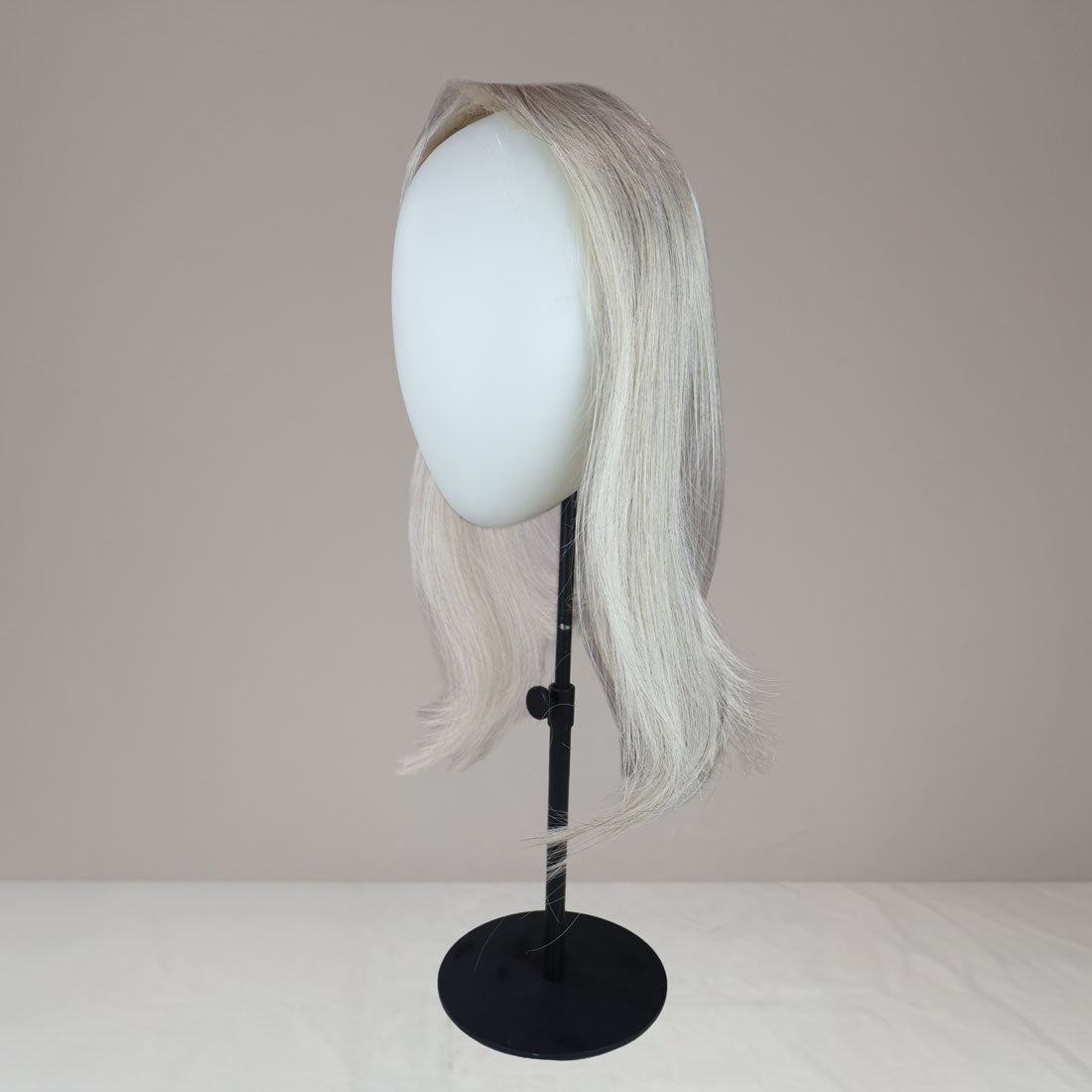 Toftild Hairline Topper 35 cm med snöre - färg 56