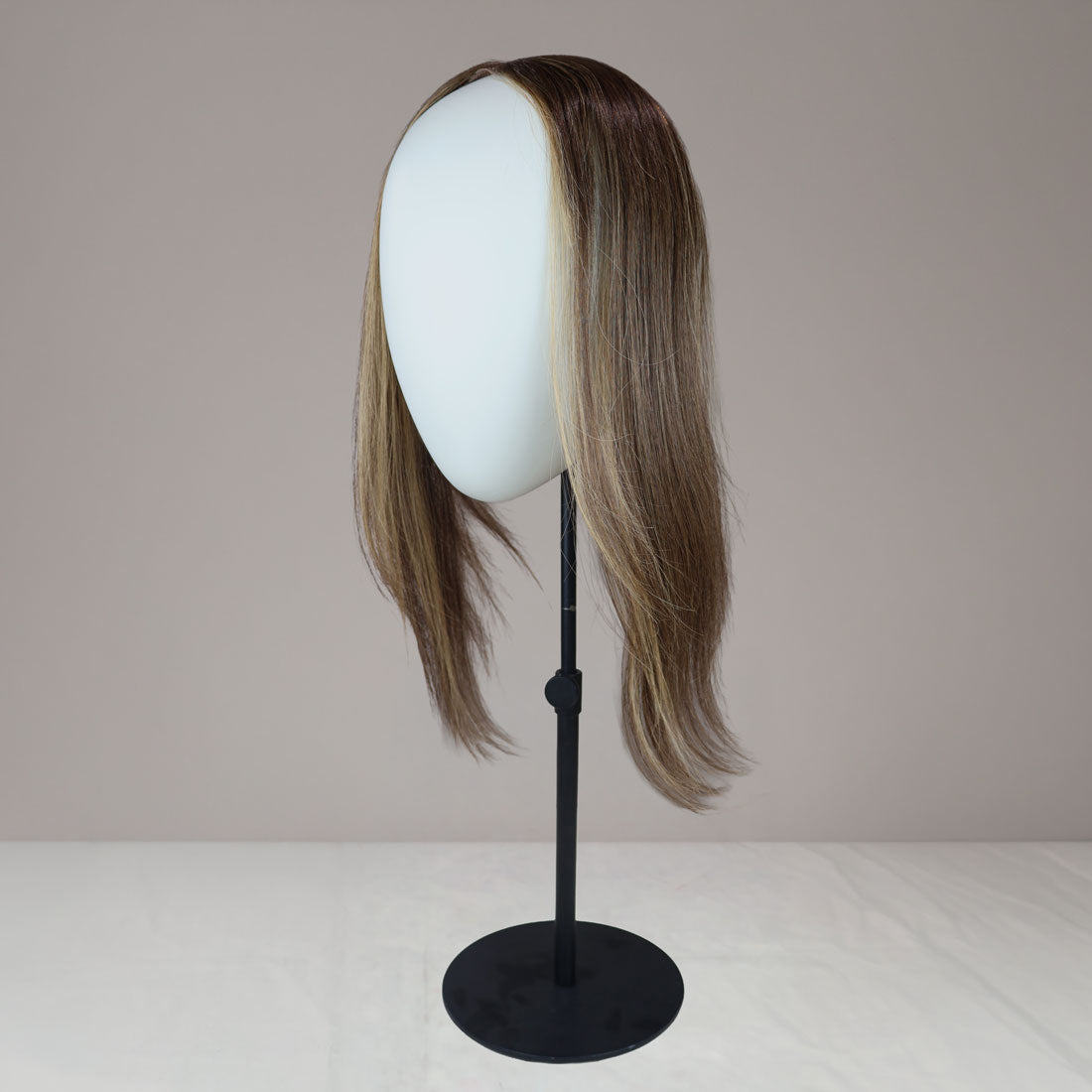Toftild Hairline Topper 30 cm med snöre - färg 27-8K
