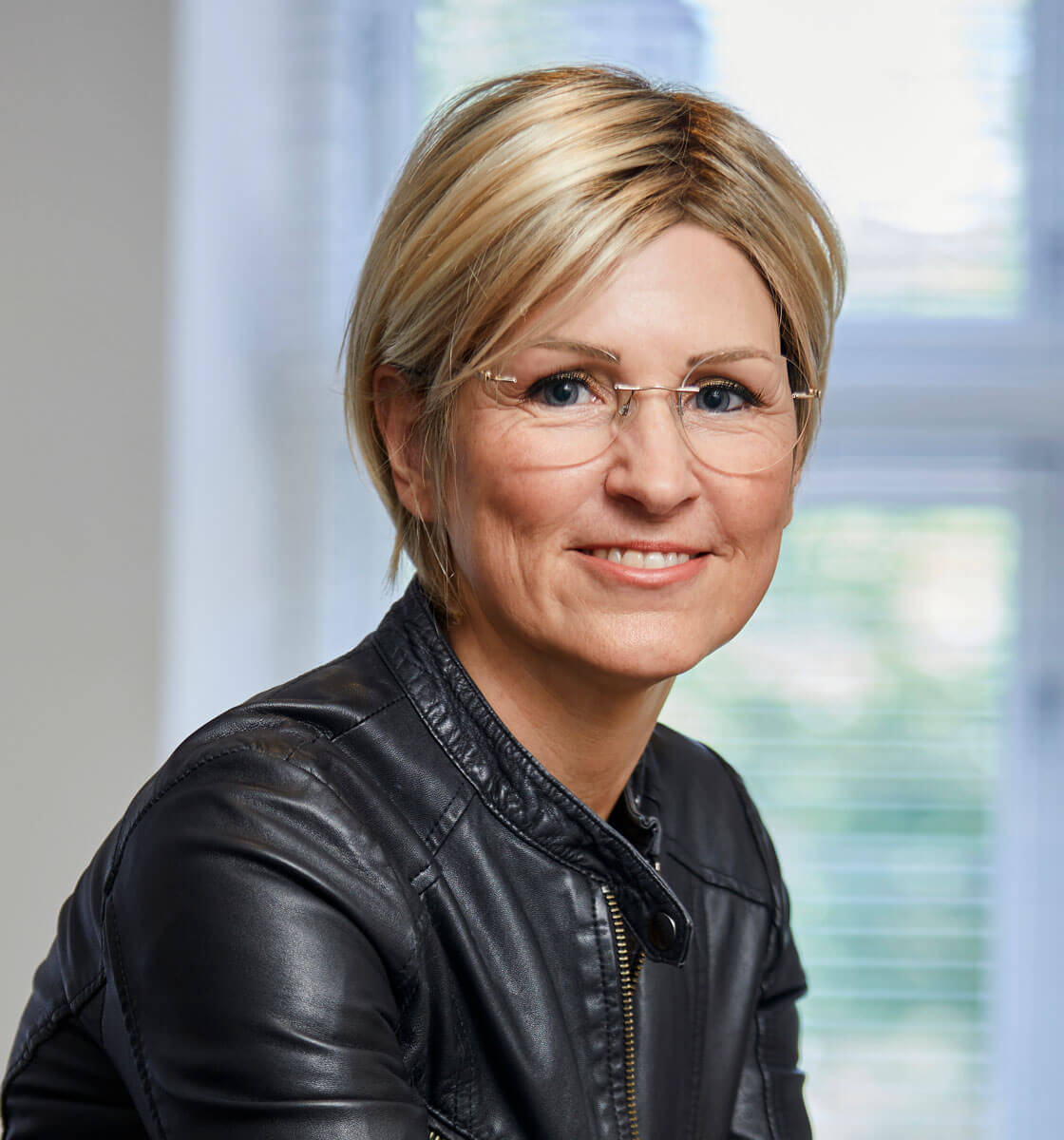 Lys fiberparyk fra Toftild Alternativt Hår