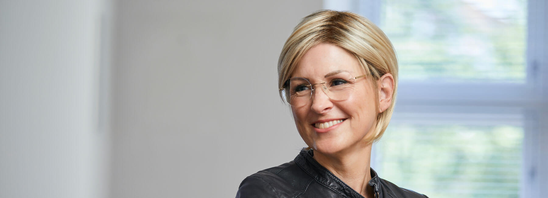 Lys paryk fra Toftild Alternativt Hår i Aalborg - Toftild kan hjælpe dig med dit hårtab