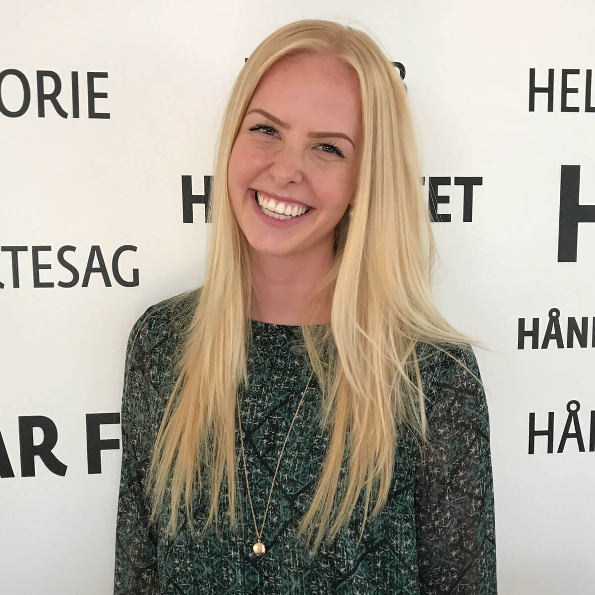 Hos Toftild Alternativt Hår kan extensions måske løse dit hårtab. Book tid og få en uforpligtende samtale om dit hårtab.