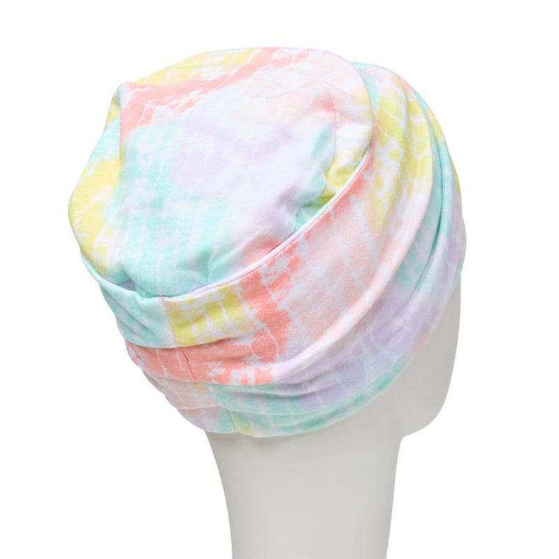 Smuk turban i pastelfarver med krydset bandebånd i fronten.