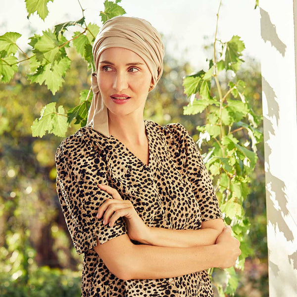 B.B. Beatrice er en turban med bindbånd, for større mulighed for styling.