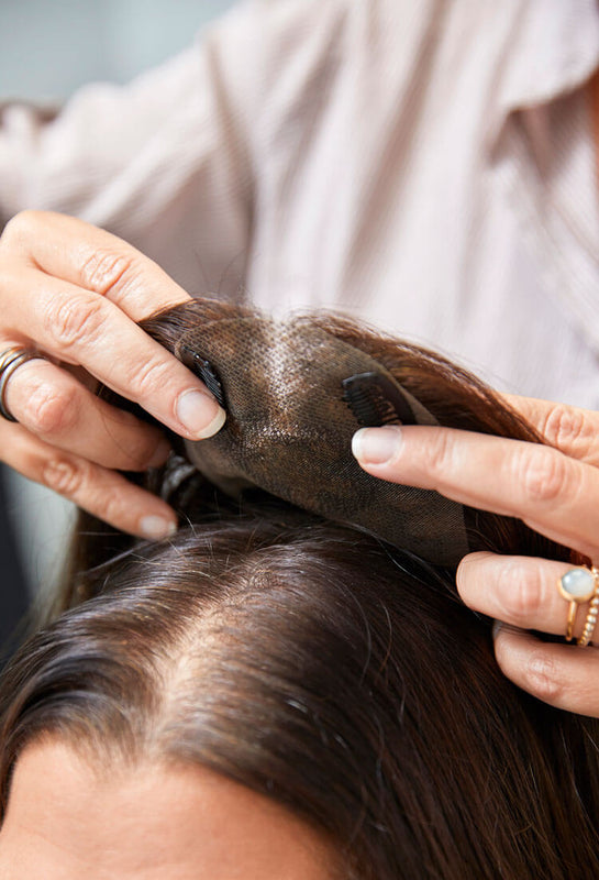En top extension kan lette din bekymring om tyndt hår og hårtab. Hos Toftild kan vi hjælpe dig med at finde den rette hair topper. Book konsultation gratis