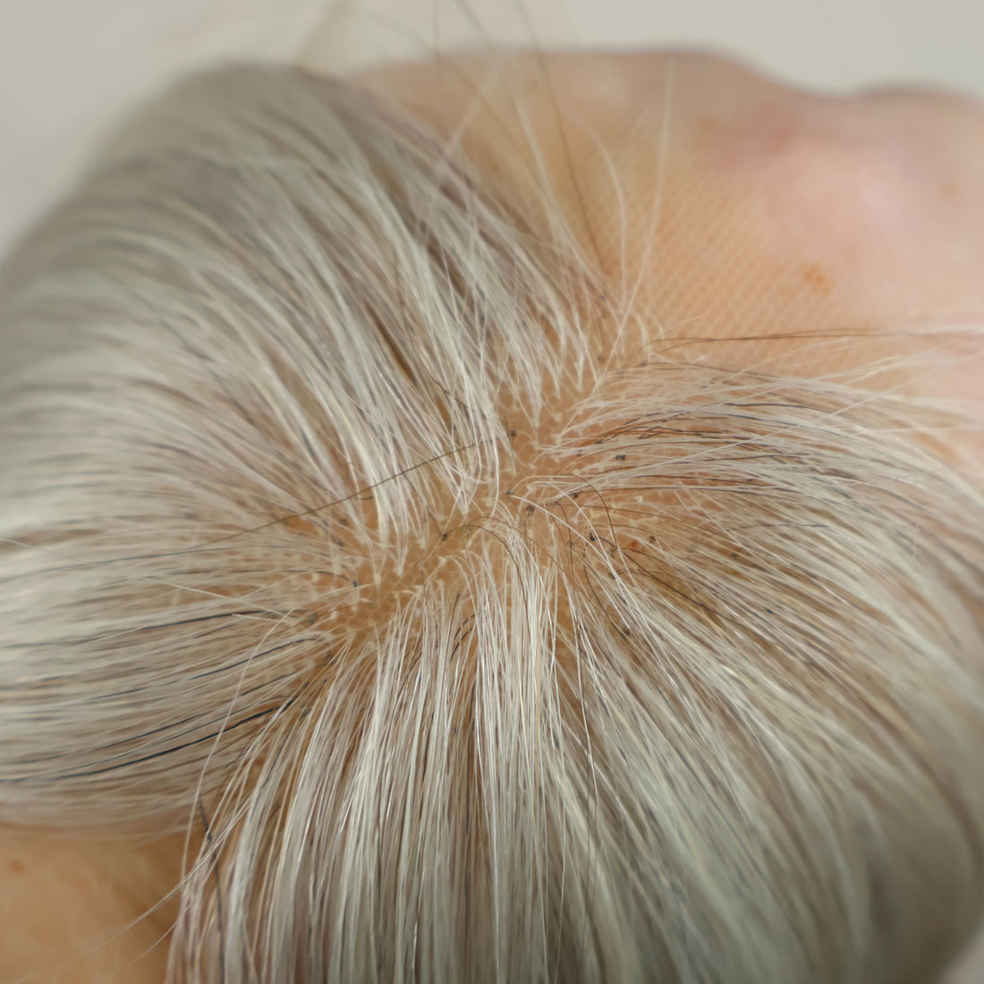 Toftild Hairline Topper 35 cm med snor - farve 53