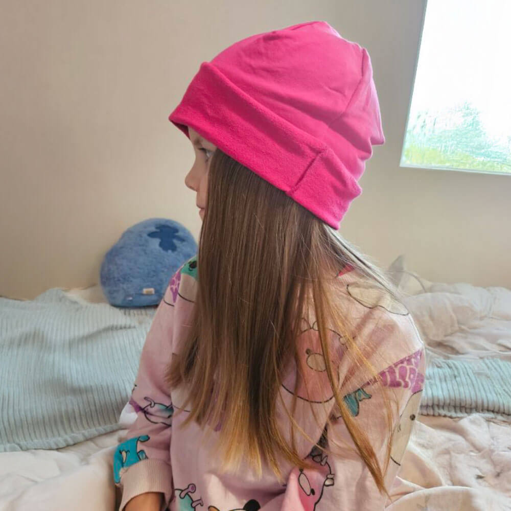 9 årig pige med et Toftild Hairband med sit eget hår.
