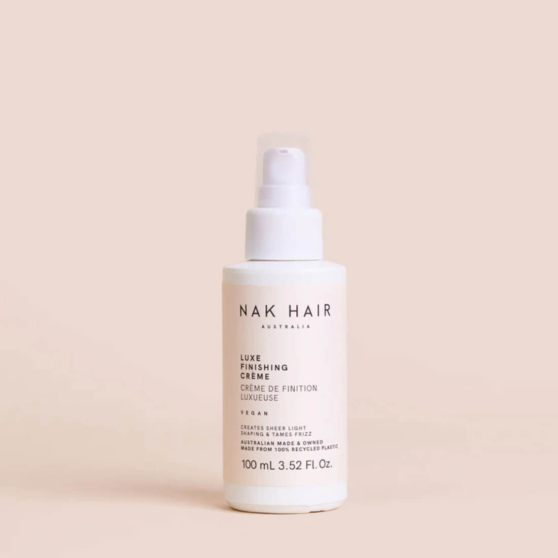 Nak Hair Luxe Finishing Creme er en plejende stylingcreme til det perfekte finish af din frisure.