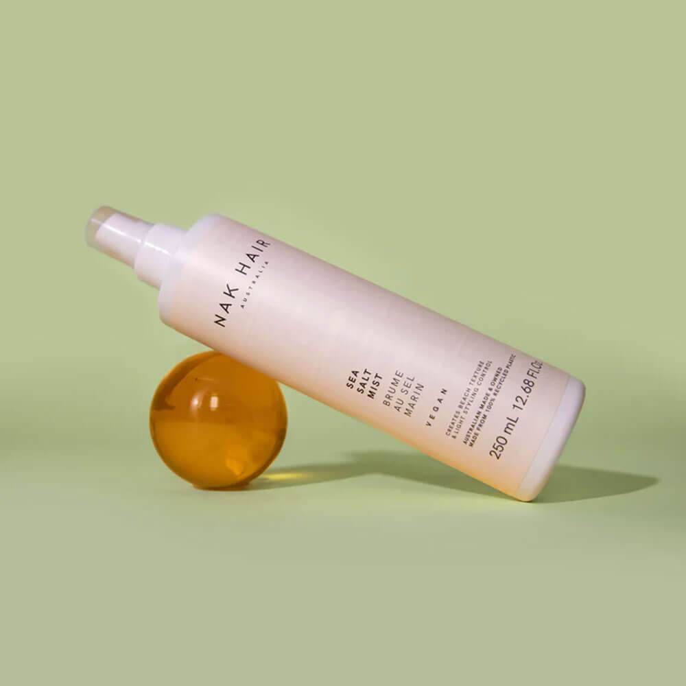 Sea Salt Mist fra Nak Hair er en vegansk saltvandsspray