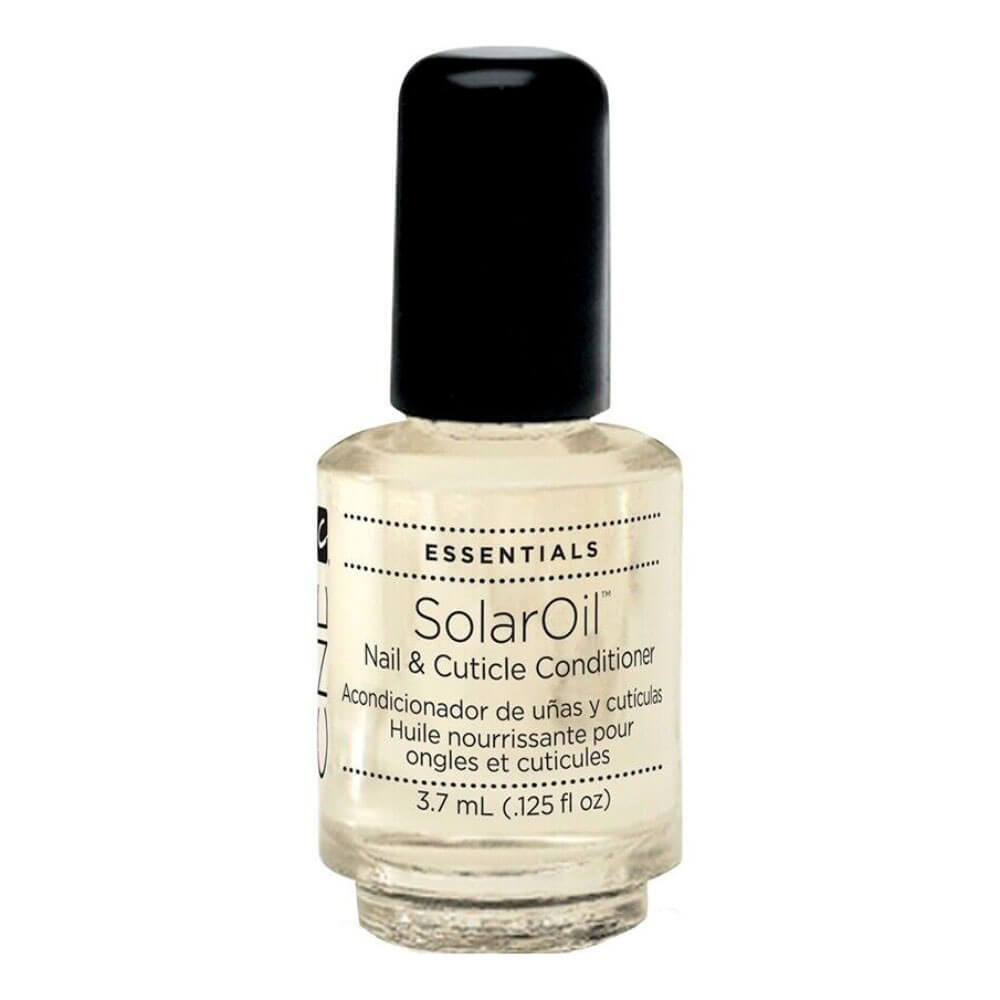 CND SolarOil negleolie, der indeholder fugtgivende, plejende og blødgørende olier.