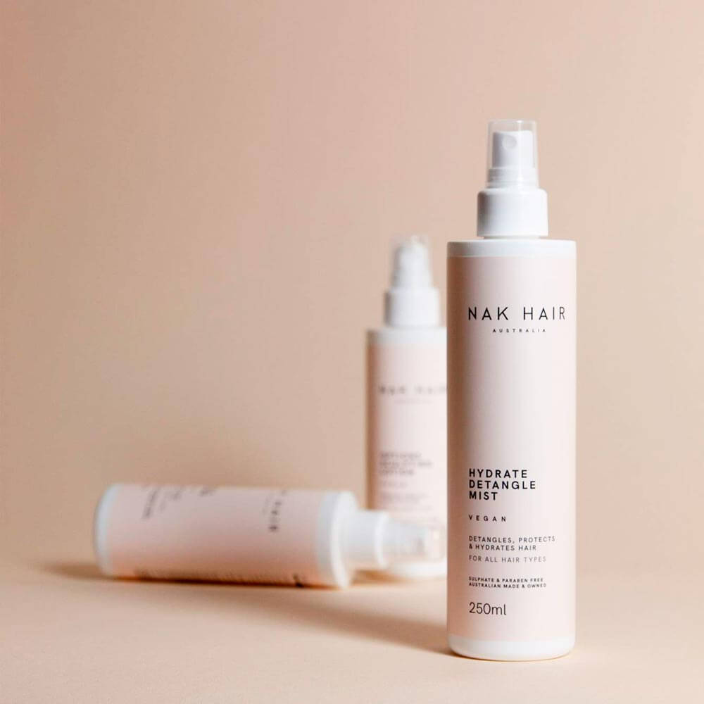 Hydrate Detangle Mist er en vegansk fugtgivende leave-in spray