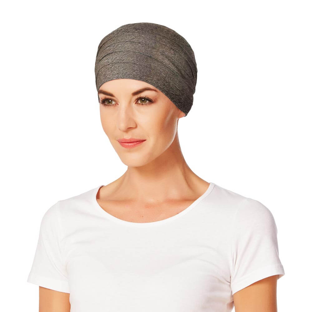 Enkelt turban med fine lag i brunmeleret farve.