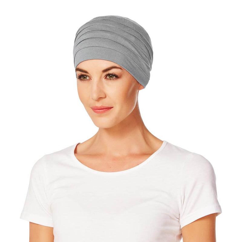 Enkelt turban med fine lag i grå farve.